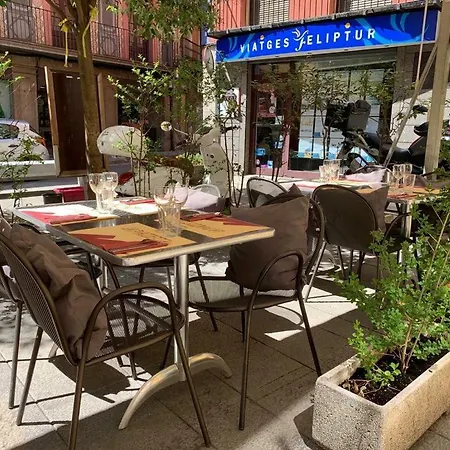 Del Ripolles بيت ضيافة